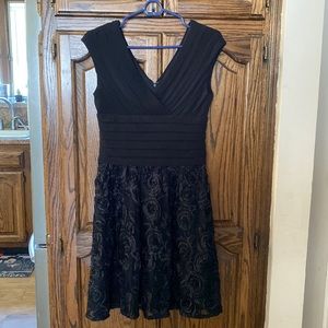 EUC!✨Adriana Papell✨cocktail dress, black, size 6